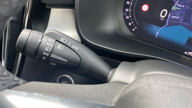 Volvo XC40 2.0 B3P Plus Black Edition 5dr Auto Petrol Estate